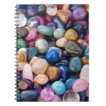 Porciones de piedras preciosas coloridas de las ro libretas espirales