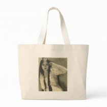 1900's actress on bag