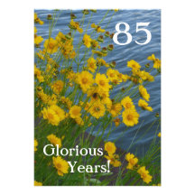 85o Celebración del cumpleaños/floral amarillo lin Comunicado Personalizado