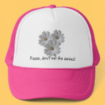 A hat with daisies!