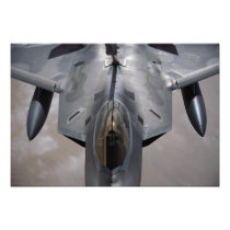 A US Air Force F-22 Raptor is refueled