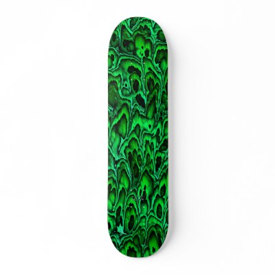 Alien Skin (metallic green) - Skateboard by MeyeART