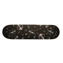 Aliens Everywhere in Space Skateboard