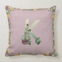 Almohada con monograma de MoJo del americano de K