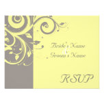 Amarillo, remolino reverso gris que se casa hacien invitación personalizada