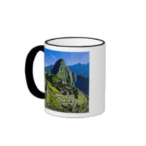 Ancient Machu Picchu, last refuge of the 2 Mugs