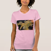 Anémonas que encrustan hermosas atadas a un mar fa camiseta