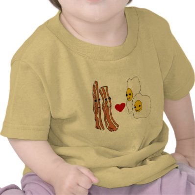 Bacon Loves Eggs Funny Bacon Design Tshirt