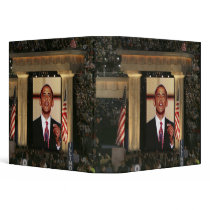 Barak Obama speaks at the last night of the 3 Ring Binders