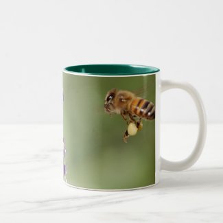 Bee in Flight Mug mug