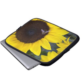 Bee in Sunflower fuji_electronicsbag