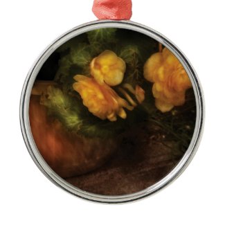 Begonia - Tragedy ornament