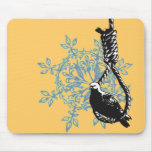 BIRD RESTING ON A NOOSE mousepads