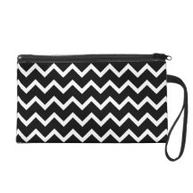 Black and White Zig Zag Pattern. Wristlet Purse