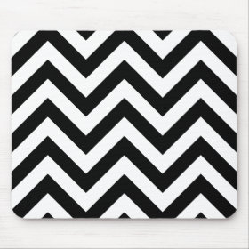 Black and white  Zigzag Chevrons Pattern Mouse Pad