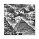 Black & white pyramids magnets