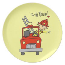 Bombero a las camisetas y a los regalos del rescat plato