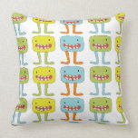 Boxy ríe =) Cojín solidario Throw Pillow