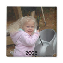Brianna Swinging Magnet