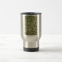 Brotes de los guisantes taza de café