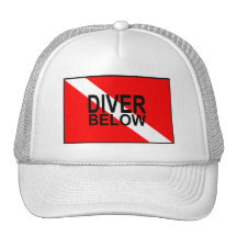 Buceador debajo del gorra