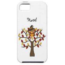 Búho lindo que se sienta en un Árbol-Halloween/una iPhone 5 Case-Mate Cárcasas