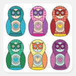 Búhos de Matryoshka del arco iris Calcomanía Cuadradas Personalizada