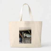 Caballo blanco en establo bolsas de mano