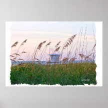 Cabaña del salvavidas en imagen de la playa de la  posters