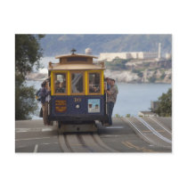 Cable car chugs up Hyde Street in San Post Card