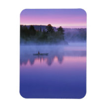 Canada, Ontario, Algonguin Park, Canoeist on Magnet