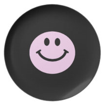 Cara sonriente rosada platos de comidas