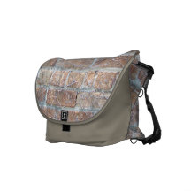 Carga de la bolsa de mensajero del carrito de los  bolsas de mensajería