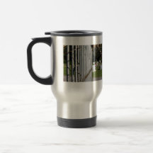 Cerca en un cementerio taza de café