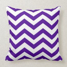 Chevron púrpura y blanco cojines