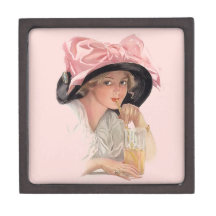 Chica de la soda que sorbe en gorra cajas de recuerdo de calidad