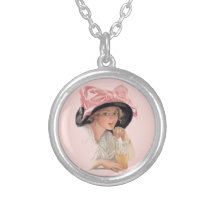Chica de la soda que sorbe en gorra collares personalizados