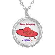 Collar rojo del sombrerero
