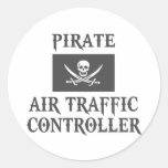 Controlador aéreo del pirata pegatina redonda