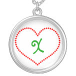 Corazón con monograma rojo moldeado joyeria