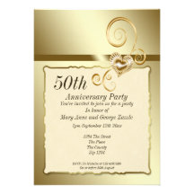 Corazón del aniversario de boda de oro comunicado