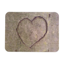 Corazón tallado en un árbol imán rectangular