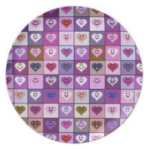 Cuadrados sonrientes rosados y púrpuras del corazó platos para fiestas