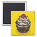 Cupcake on yellow magnet