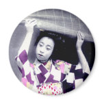 Curious Bijin round magnet