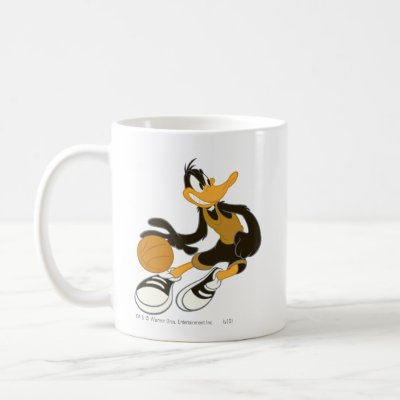 Daffy Duck Dribbling to the Basket mugs