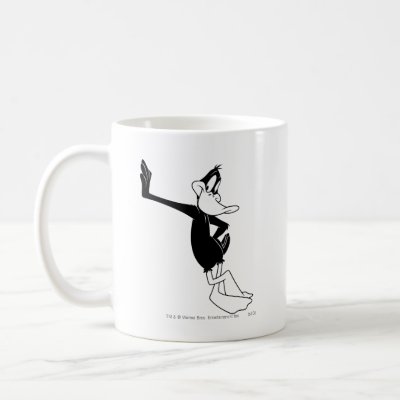 Daffy Duck Leaning Against a Wall mugs