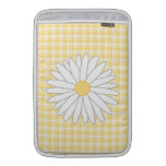 Daisy Flower in Yellow and White. Sleeve For MacBook Air
