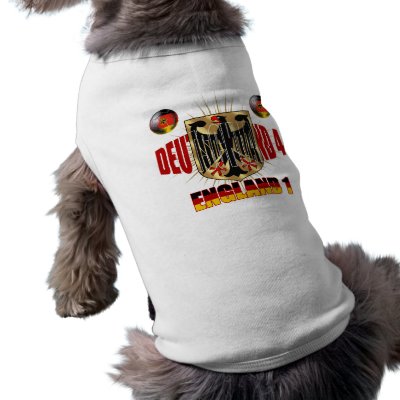 Deutschland 4 England 1 in German flag colors Dog Clothing by