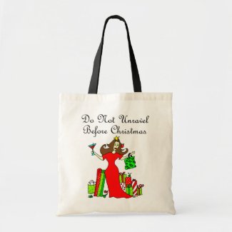 Do Not Unravel Before Christmas - Christmas Queen Tote Bags